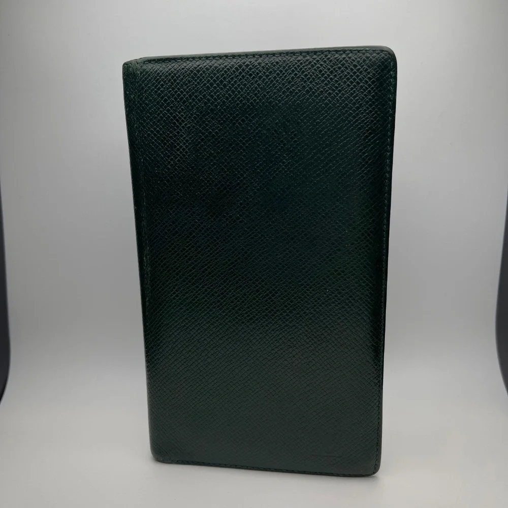 Louis Vuitton Green Taiga Leather Long Wallet/Card Holder - Preowned